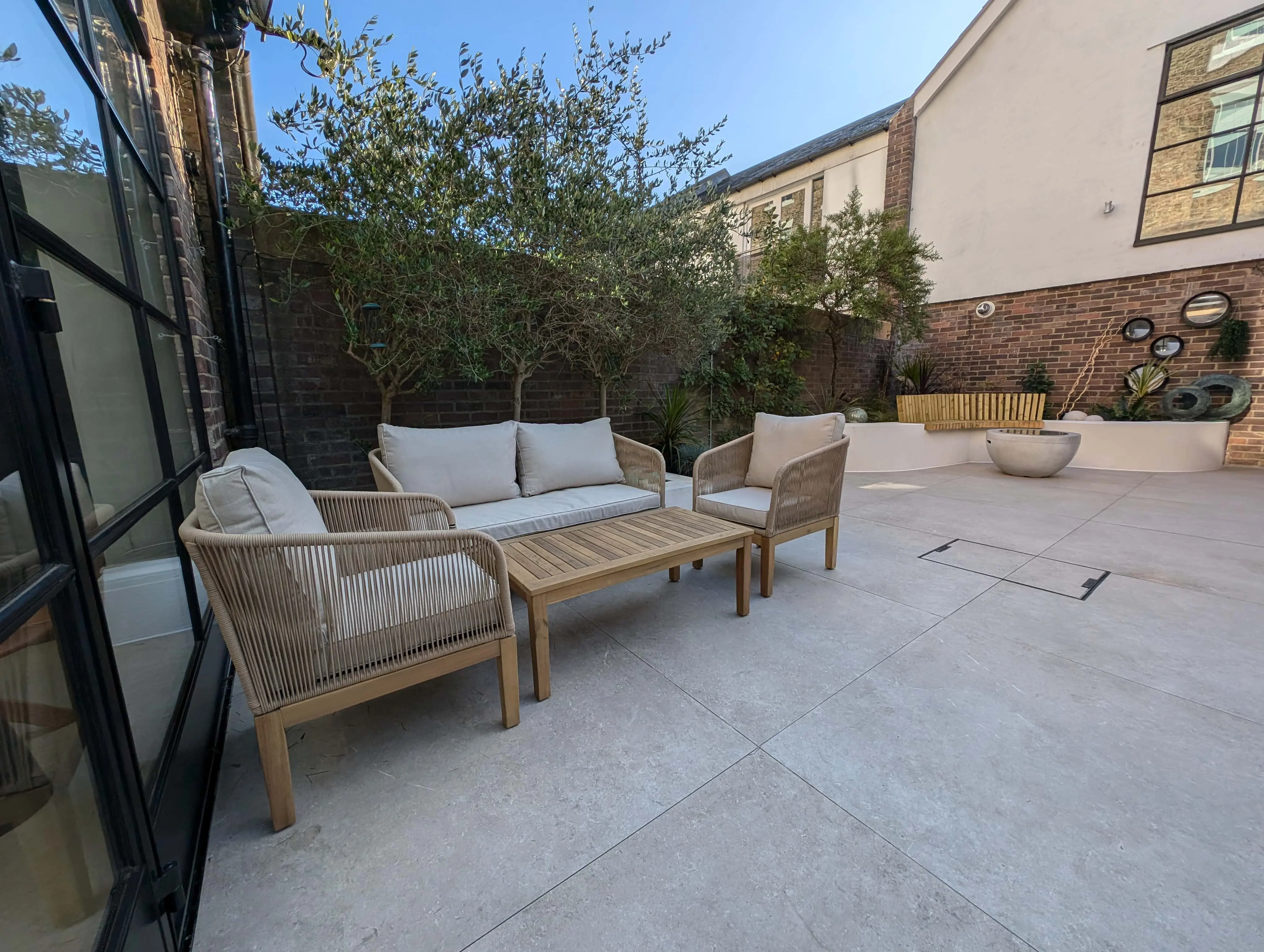 carlton-terrace-garden-terrace-outdoor-seating-acre-design-newcastle.webp Landscaped garden terrace with outdoor seating at Carlton Terrace townhouse in Newcastle
